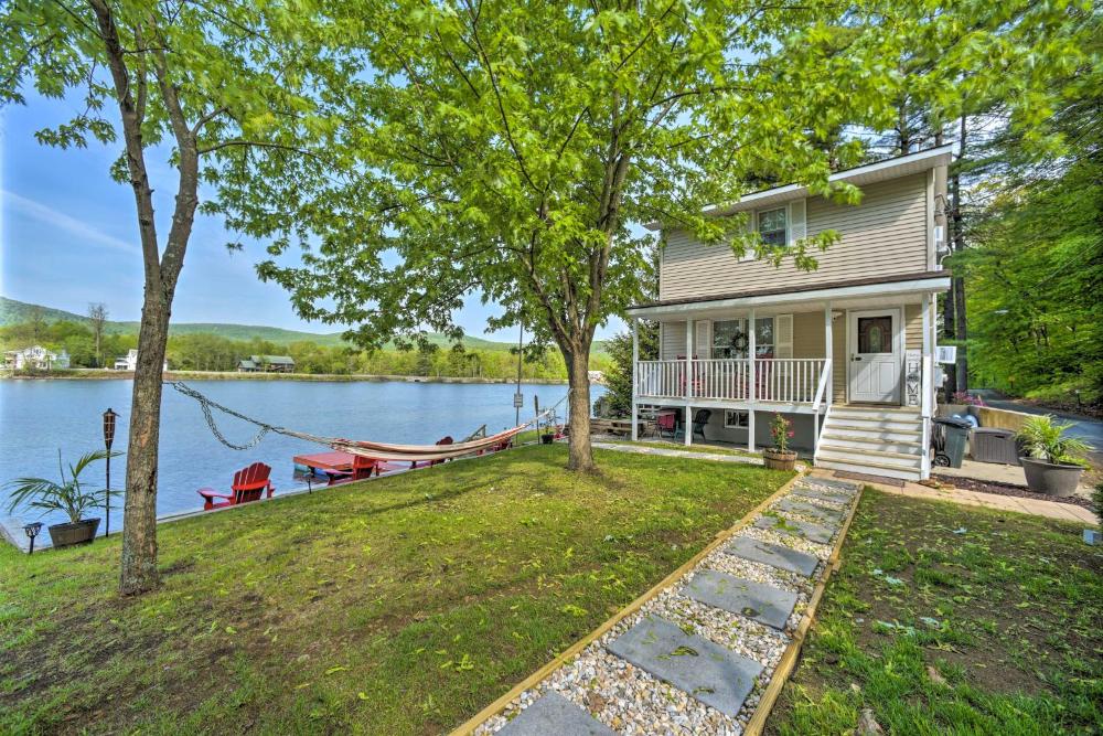 Lake Luzerne Home with Fire Pit on Hudson River